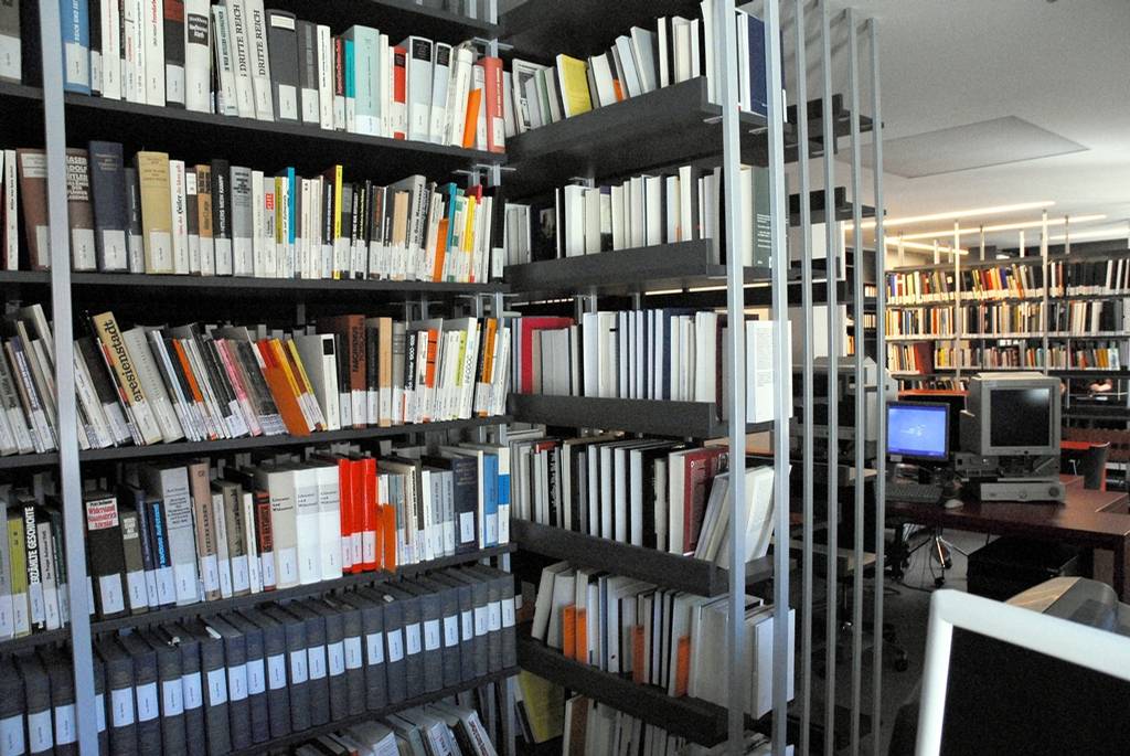 3.000 Bücher für die Fachbibliothek der KZ-Gedenkstätte Mauthausen in Wien