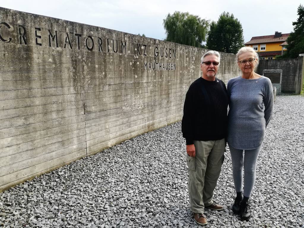 Johannes Dobbek und seine Frau an der KZ-Gedenkstätte Gusen (Foto: KZ-Gedenkstätte Mauthausen)