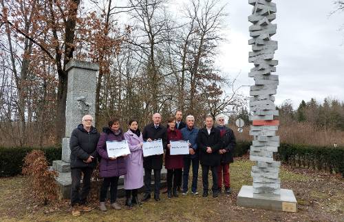 Gemeinsames Gedenken bei Außenlager-Stele in Gunskirchen anlässlich Holocaust-Gedenktag 2024