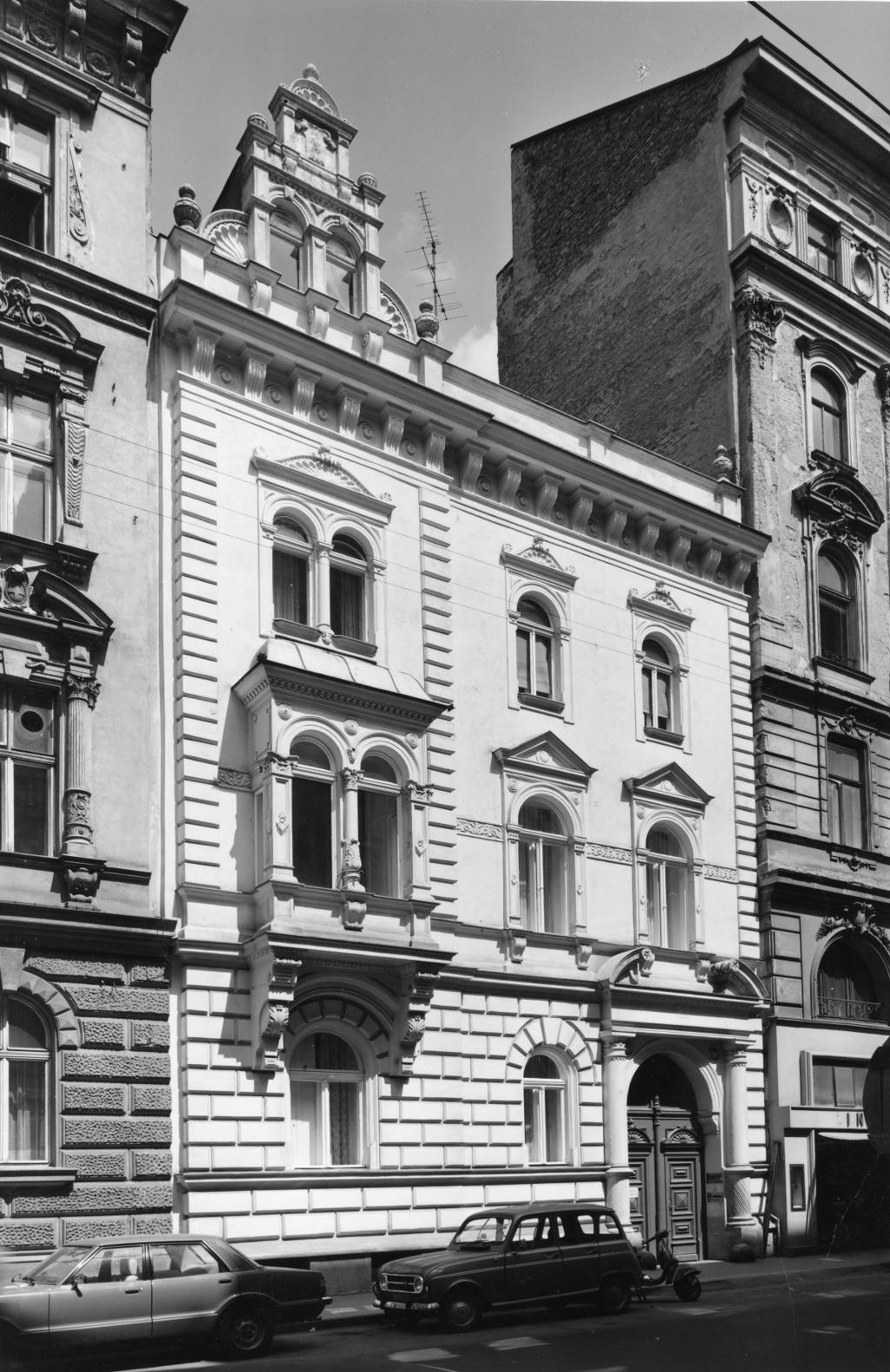 The house at Argentinierstrasse 13, 1976, photographer: unknown. Source: Photo Archive of the Federal Monuments Authority Austria 